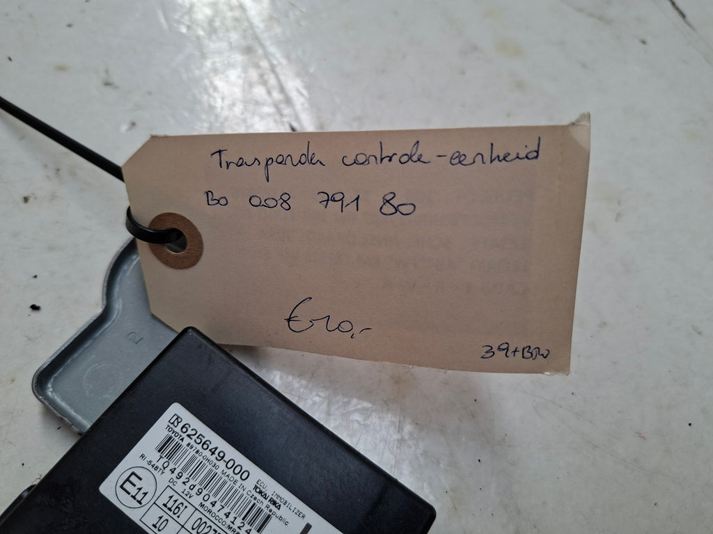 Originele transponder controle-eenheid van een Peugeot 108 (OEM B0 008 791 80), bouwjaar 2019

