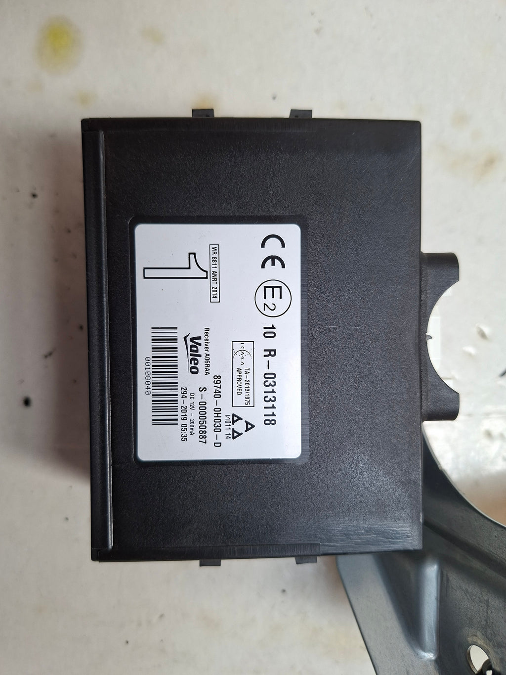 Originele module bediening deuropener van een Peugeot 108 (OEM B0 008 712 80), bouwjaar 2019


