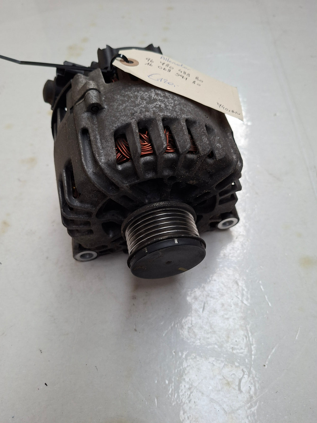 Originele alternator van een Peugeot 508 Berline 2.0 HDi (OEM 96 780 488 80 / 16 068 591 80), bouwjaar 2013

