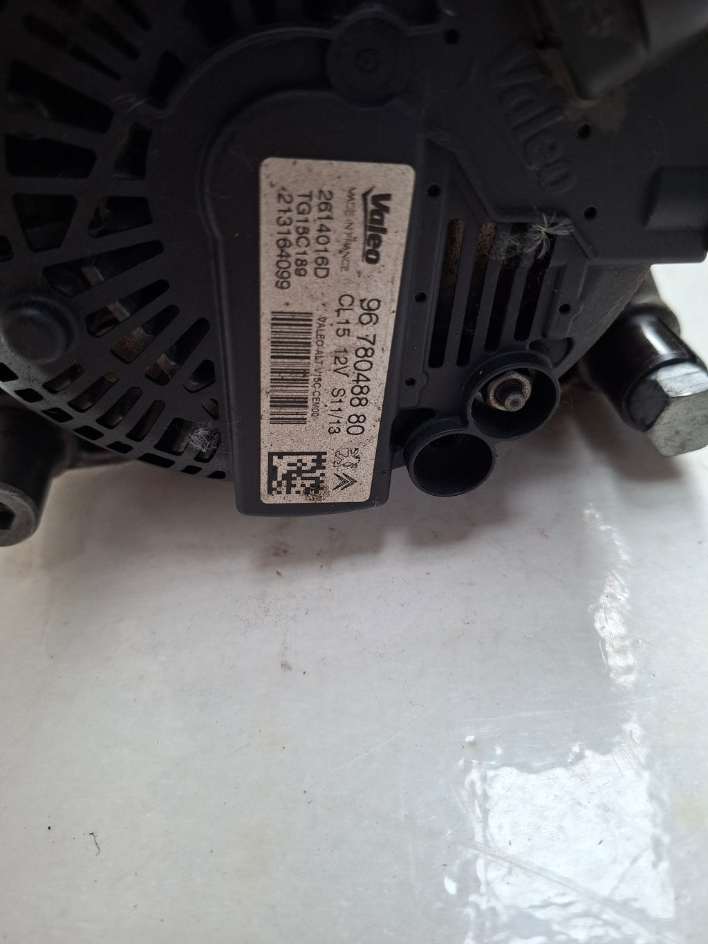 Originele alternator van een Peugeot 508 Berline 2.0 HDi (OEM 96 780 488 80 / 16 068 591 80), bouwjaar 2013

