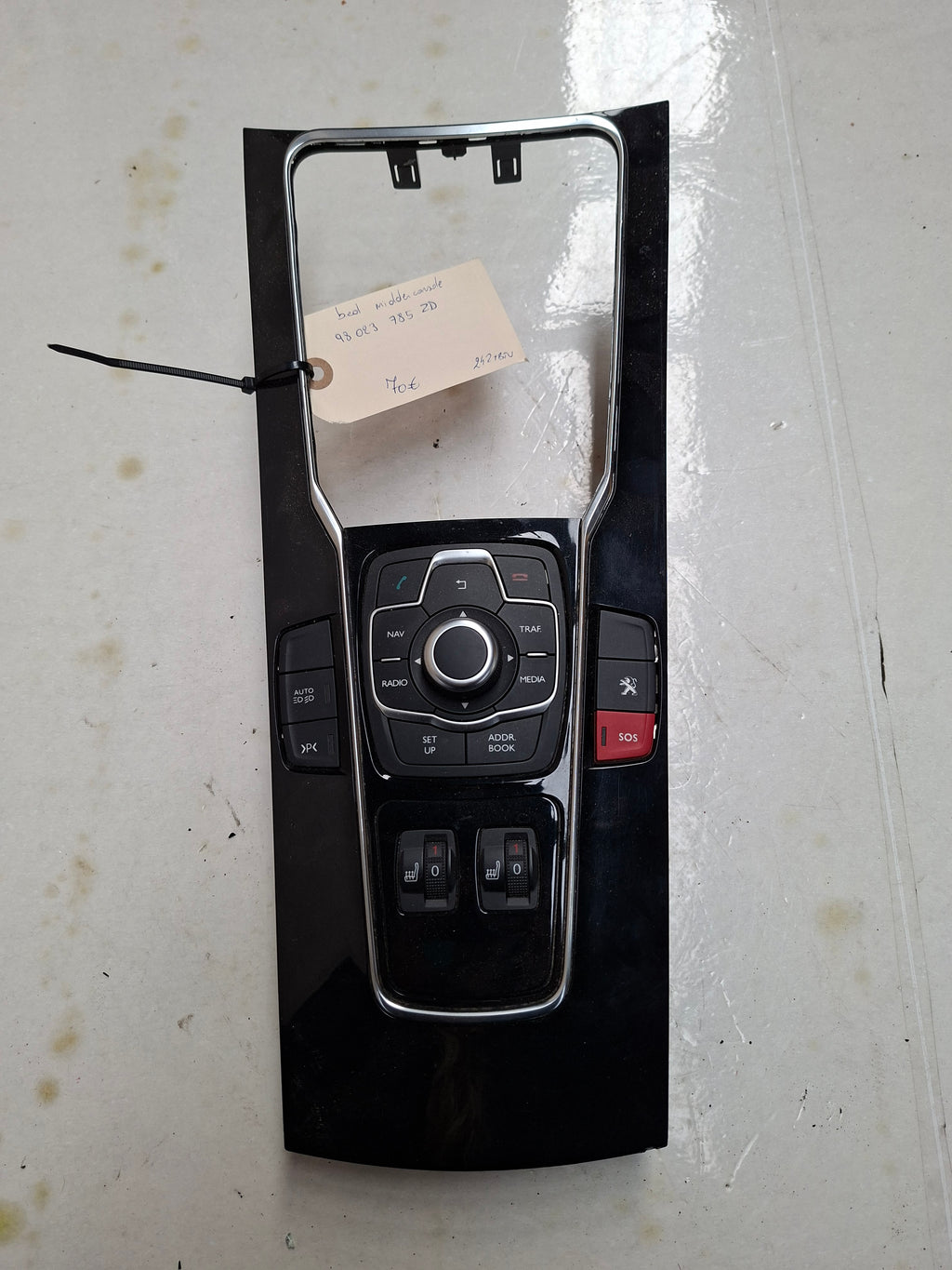 Origineel bedieningspaneel middenconsole van een Peugeot 508 Berline (OEM 98 023 785 ZD), bouwjaar 2013