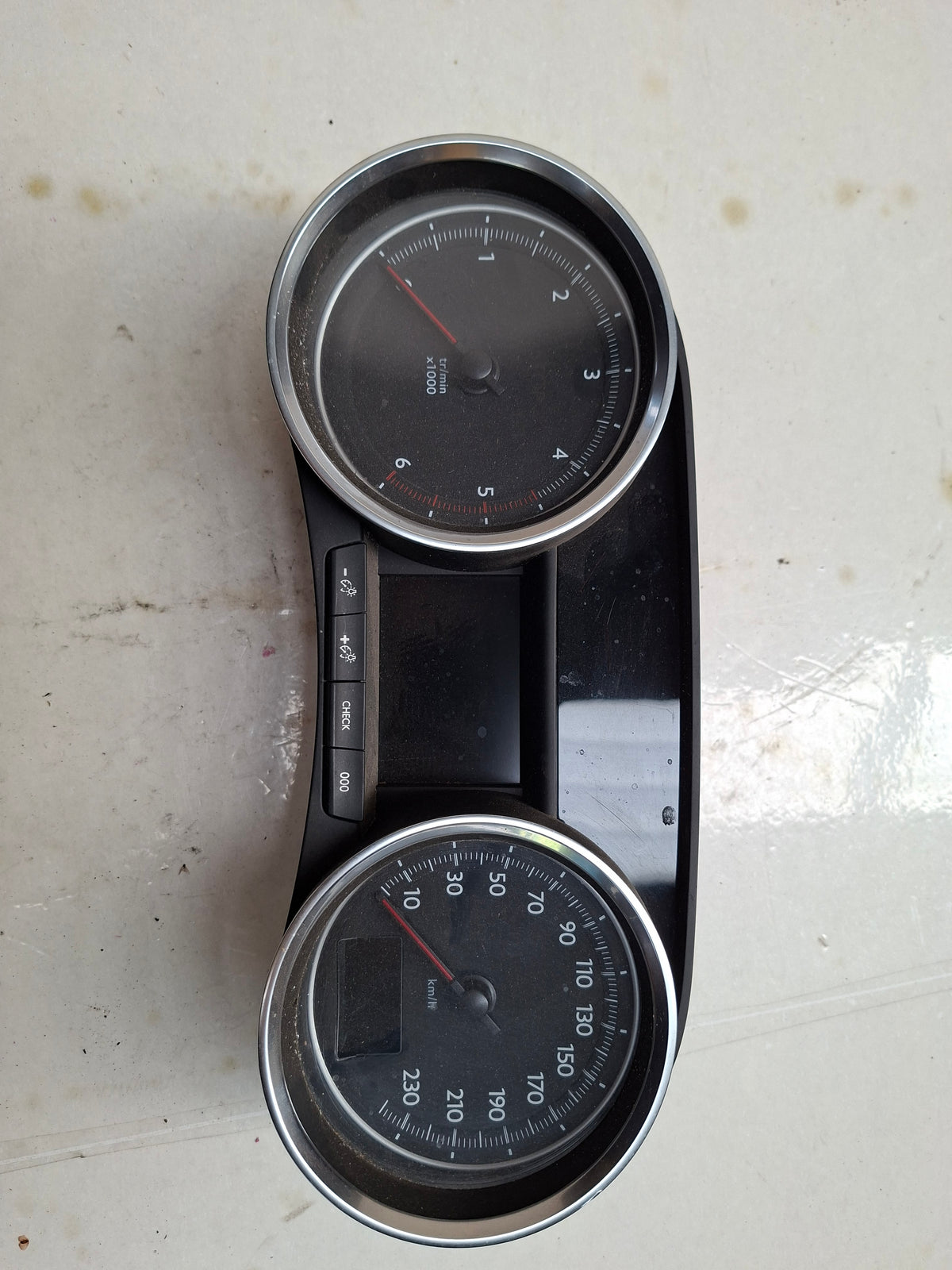 Origineel instrumentenpaneel/kilometerteller van een Peugeot 508 Berline (OEM 6103 SW / 98 248 421 80), bouwjaar 2013