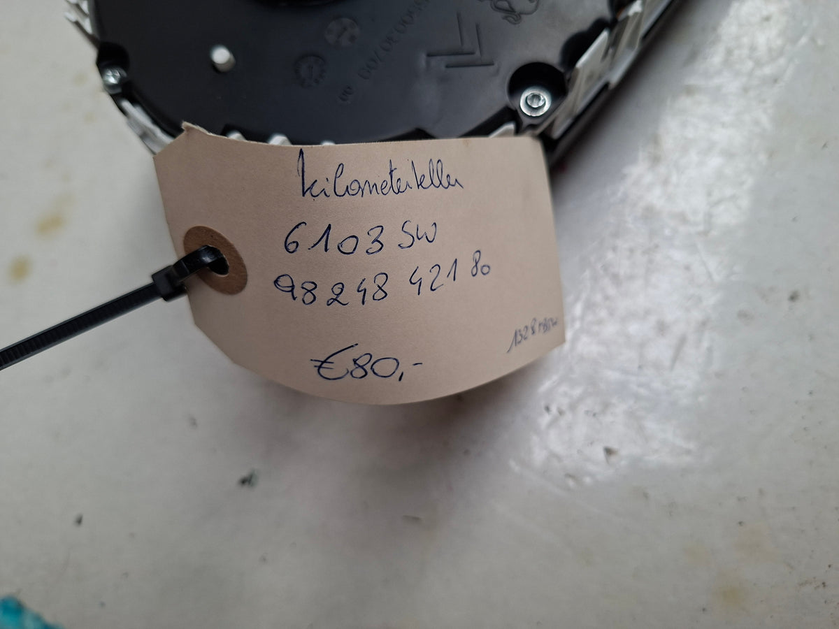 Origineel instrumentenpaneel/kilometerteller van een Peugeot 508 Berline (OEM 6103 SW / 98 248 421 80), bouwjaar 2013
