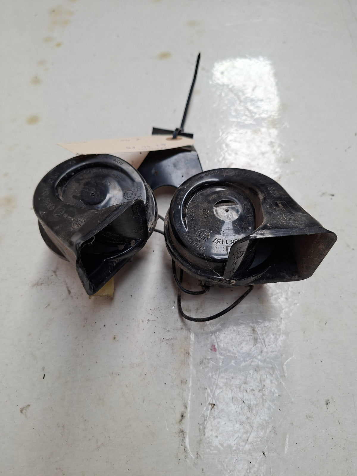Originele claxon van een Peugeot 508 Berline (OEM 6236 P5), bouwjaar 2013