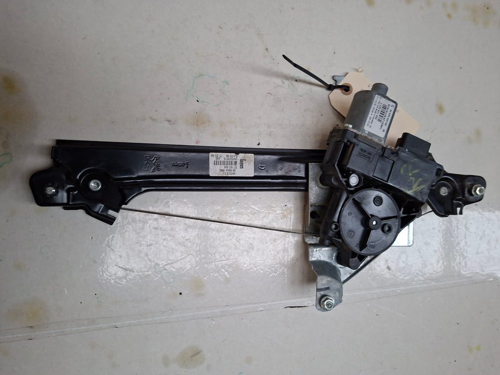 Origineel raammechanisme rechtsachter van een Peugeot 508 Berline (OEM 9224 H9 / 98 060 870 80), bouwjaar 2013
