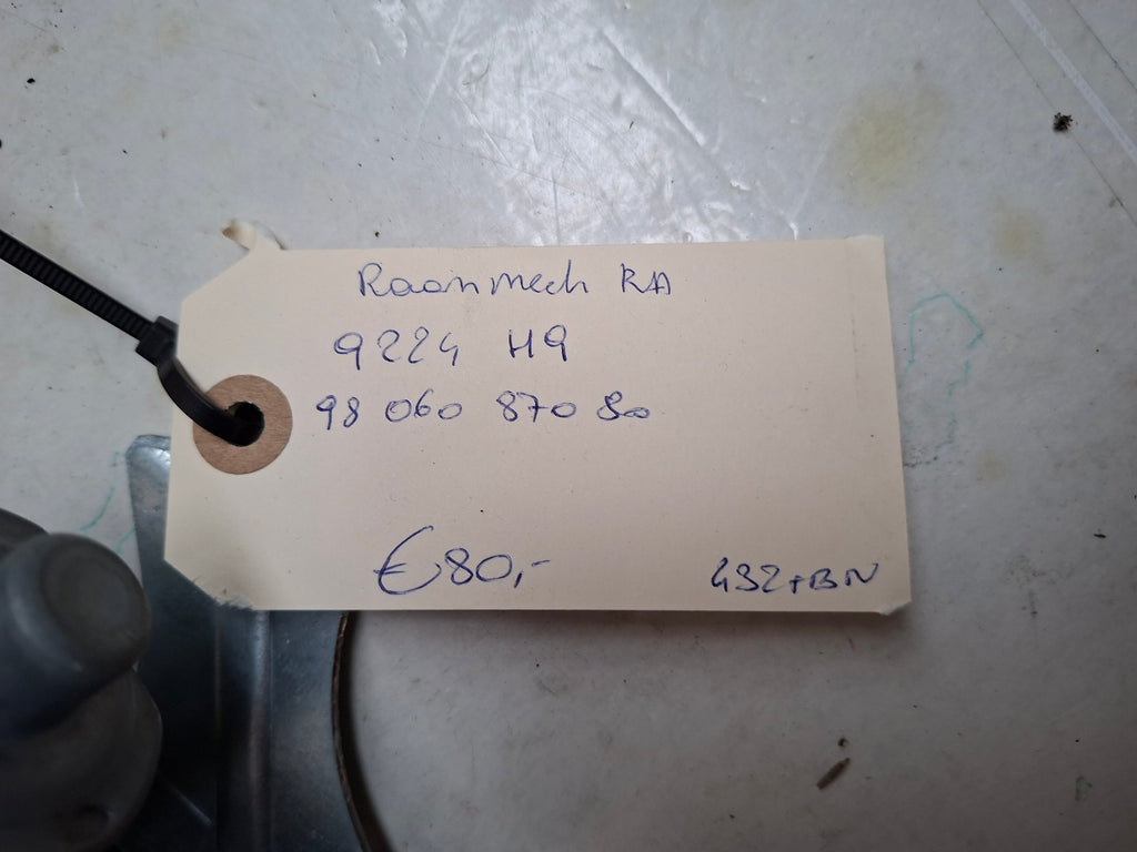 Origineel raammechanisme rechtsachter van een Peugeot 508 Berline (OEM 9224 H9 / 98 060 870 80), bouwjaar 2013