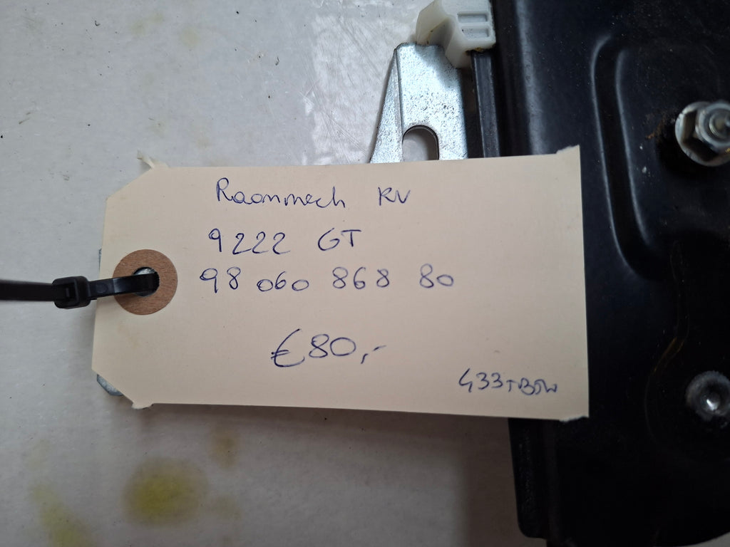Origineel raammechanisme rechtsvoor van een Peugeot 508 Berline (OEM 9222 GT / 98 060 868 80), bouwjaar 2013