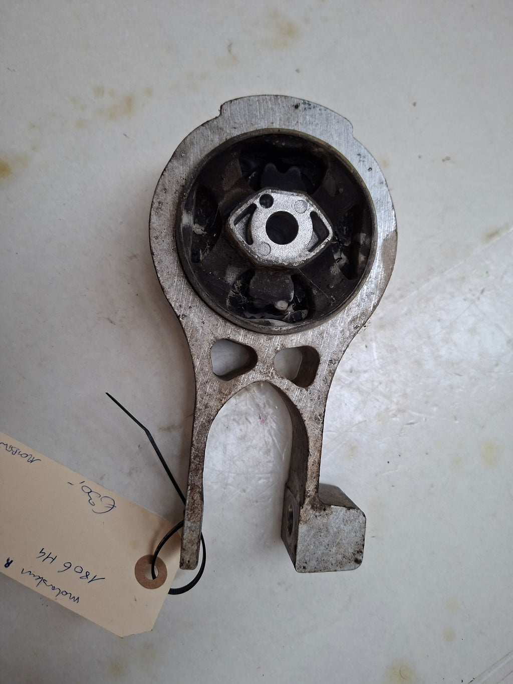 Originele motorsteun van een Peugeot 508 Berline 2.0 HDi (OEM 1806 H4), bouwjaar 2013

