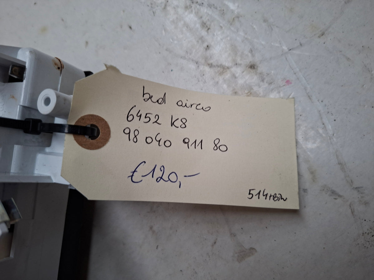 Originele bediening airco van een Peugeot Partner B9 (OEM 6452 K8 / 98 040 911 80), bouwjaar 2018