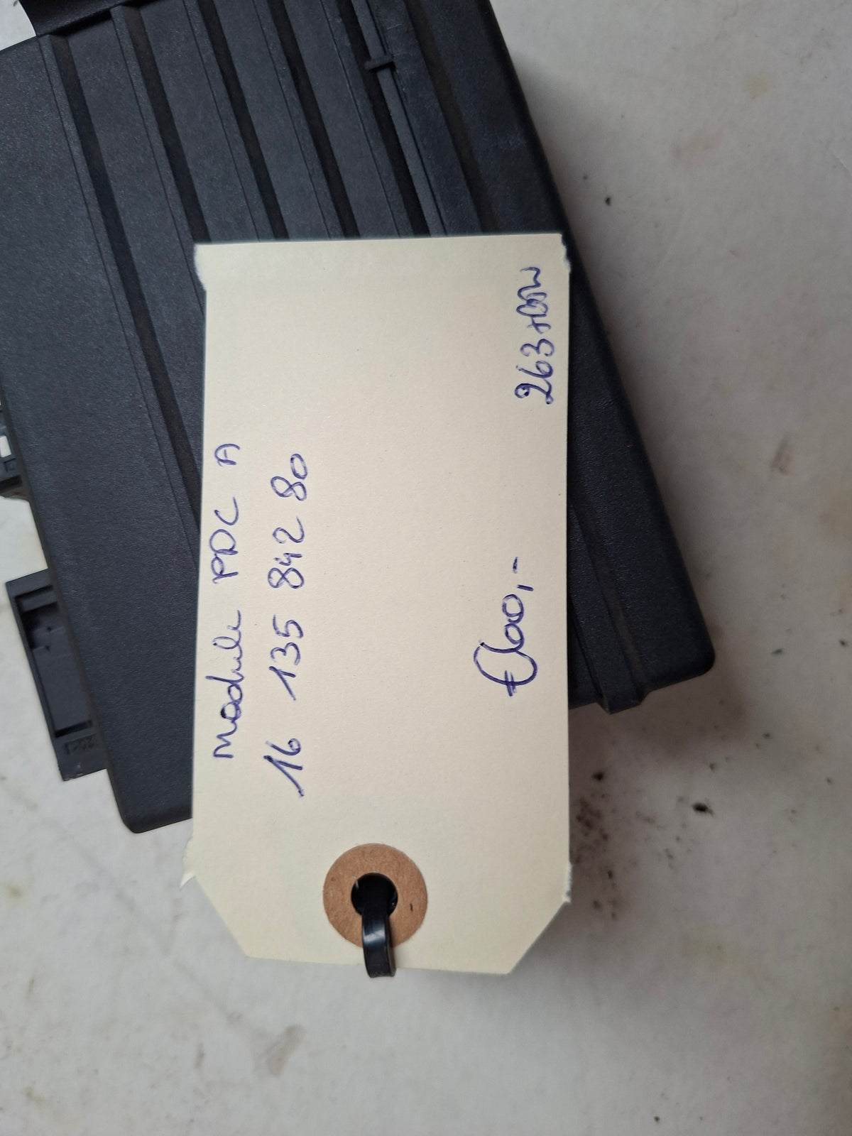 Originele PDC-module achter van een Peugeot Partner B9 (OEM 16 135 842 80), bouwjaar 2018