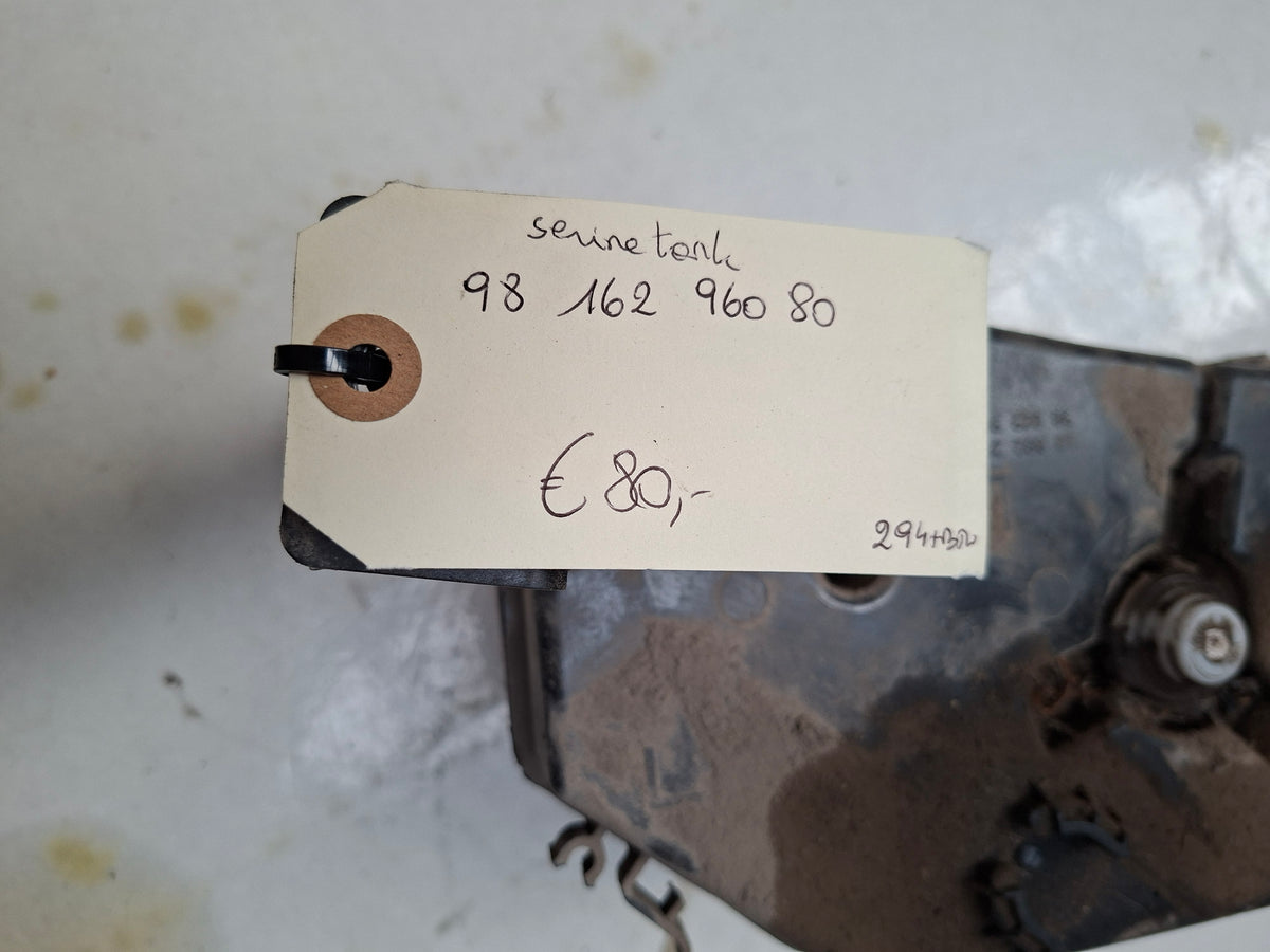 Originele serinetank van een Peugeot Partner B9 (OEM 98 162 960 80), bouwjaar 2018