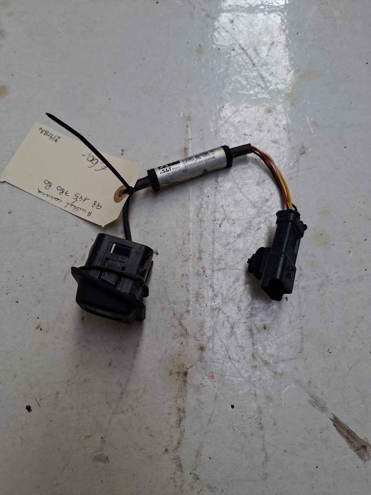 Originele achteruitkijkcamera van een Peugeot Partner B9 (OEM 98 145 780 80), bouwjaar 2018
