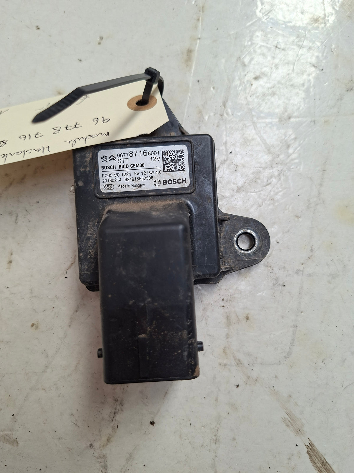 Originele module herstarter motor van een Peugeot Partner B9 (OEM 96 778 716 80), bouwjaar 2018