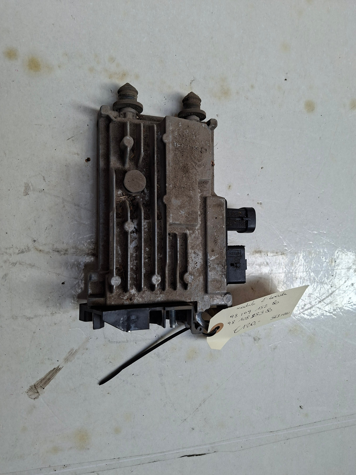 Originele E-Booster module van een Peugeot Partner B9 (OEM 98 109 152 80 / 98 108 583 80), bouwjaar 2018