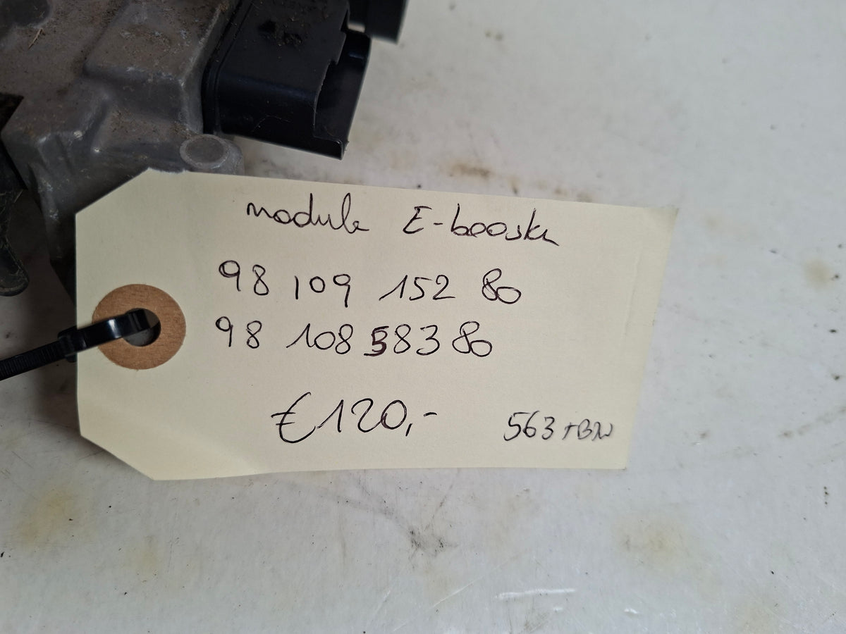 Originele E-Booster module van een Peugeot Partner B9 (OEM 98 109 152 80 / 98 108 583 80), bouwjaar 2018