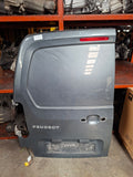 Originele achterdraaideur links van een Peugeot Partner B9, bouwjaar 2018