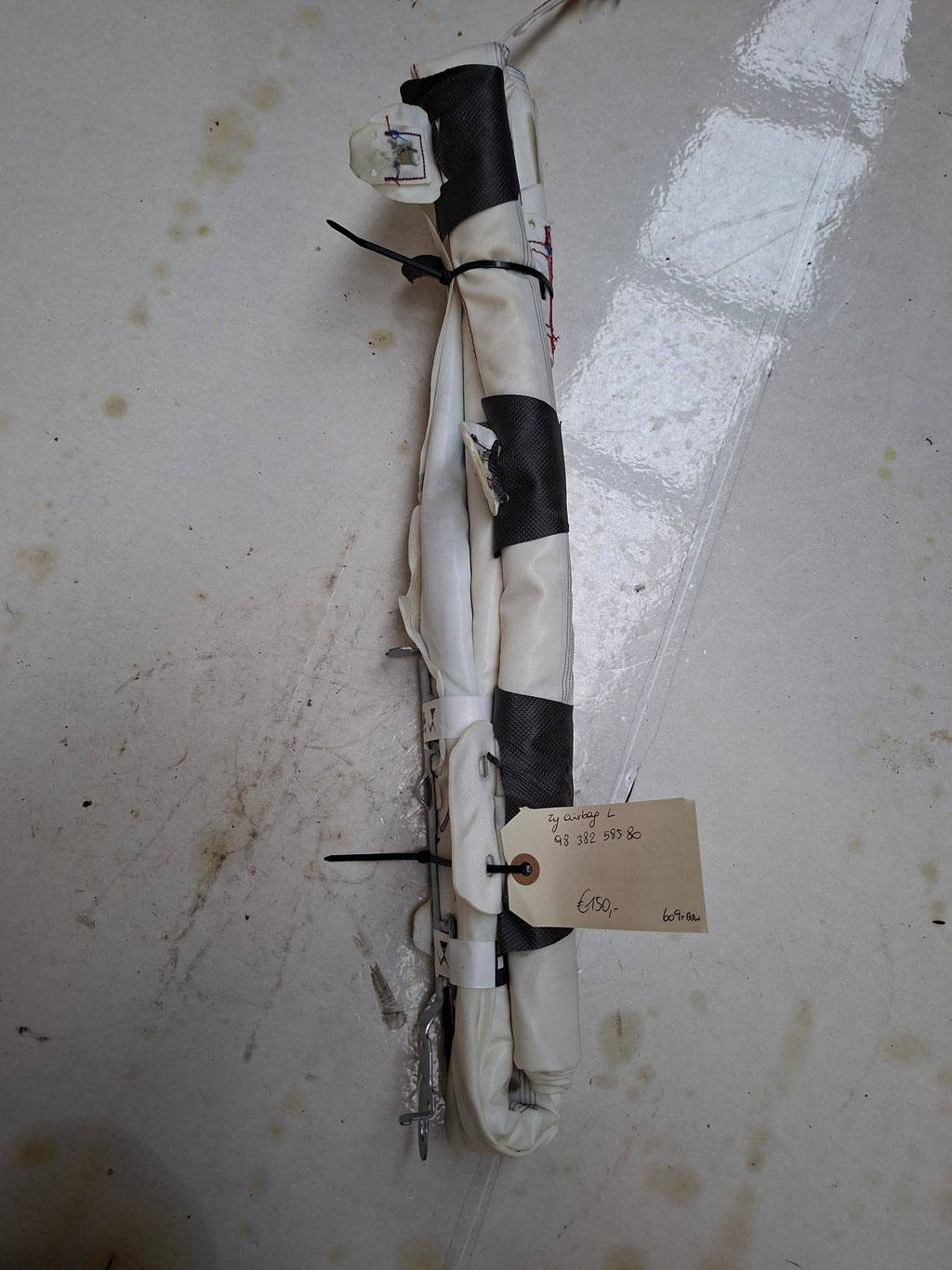 Originele zijairbag links van een Peugeot 2008 P24 (OEM 98 382 585 80), bouwjaar 2025