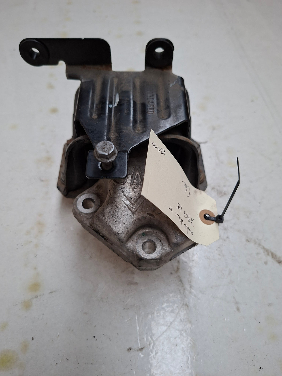 Originele motorsteun van een Peugeot Partner B9 (OEM 1807 GE), bouwjaar 2008