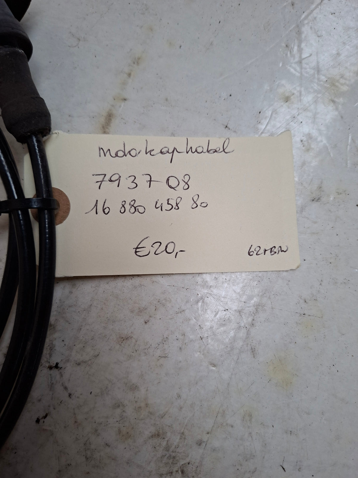 Originele motorkapkabel van een Peugeot Partner B9 (OEM 7937 Q8 / 16 880 458 80), bouwjaar 2008