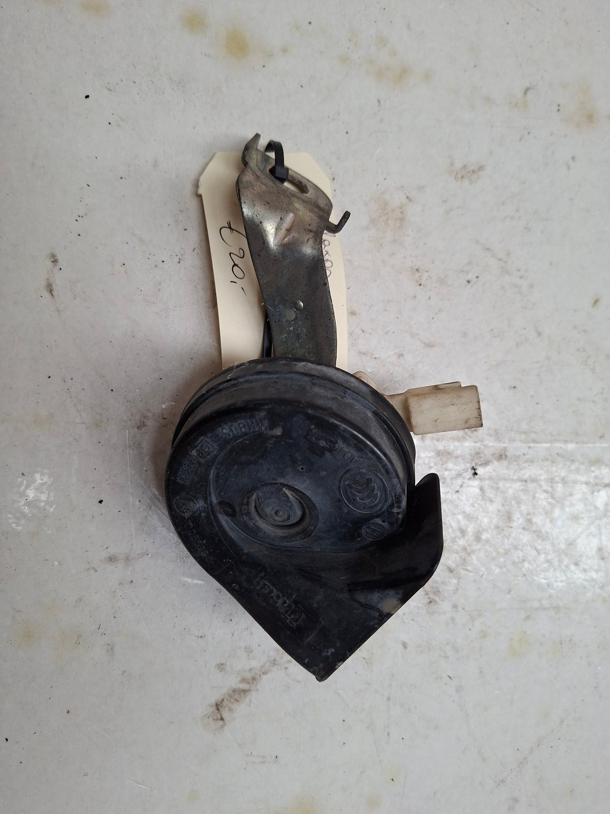 Originele claxon van een Peugeot Partner B9 (OEM 6236 L0 / 98 131 202 80), bouwjaar 2008