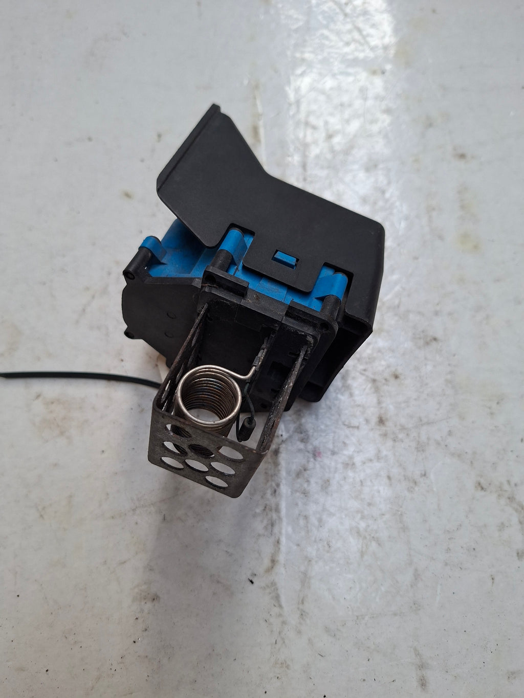 Originele weerstand ventilator van een Peugeot Partner B9 (OEM 1308 CP / 98 470 197 80), bouwjaar 2008
