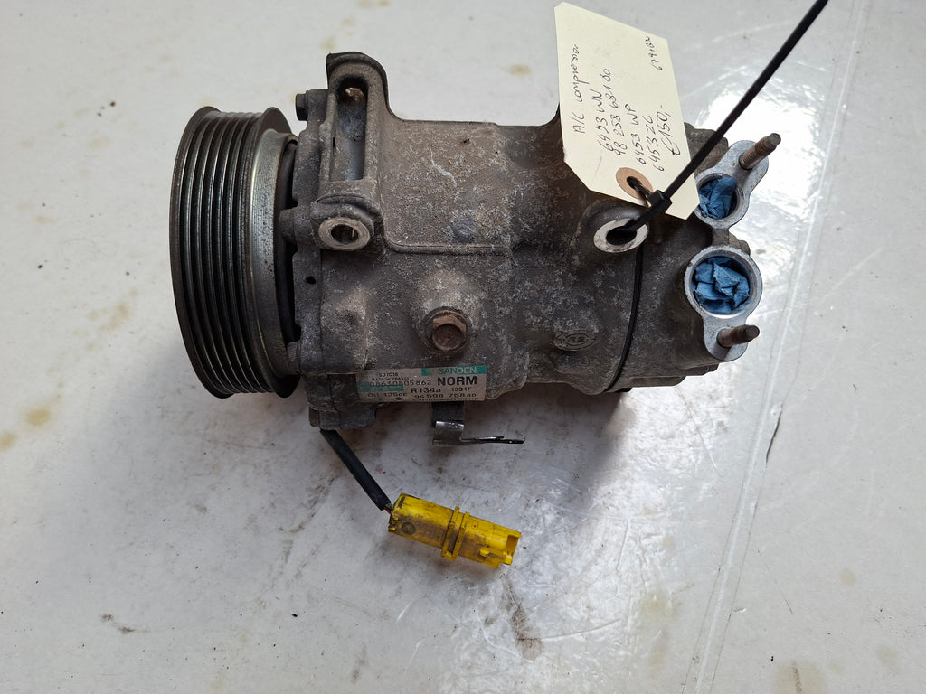 Originele aircocompressor van een Peugeot Partner B9 (OEM 6453 WN / 98 258 681 80 / 6453 WP / 6453 ZC), bouwjaar 2008