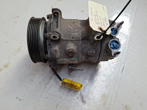 Originele aircocompressor van een Peugeot Partner B9 (OEM 6453 WN / 98 258 681 80 / 6453 WP / 6453 ZC), bouwjaar 2008