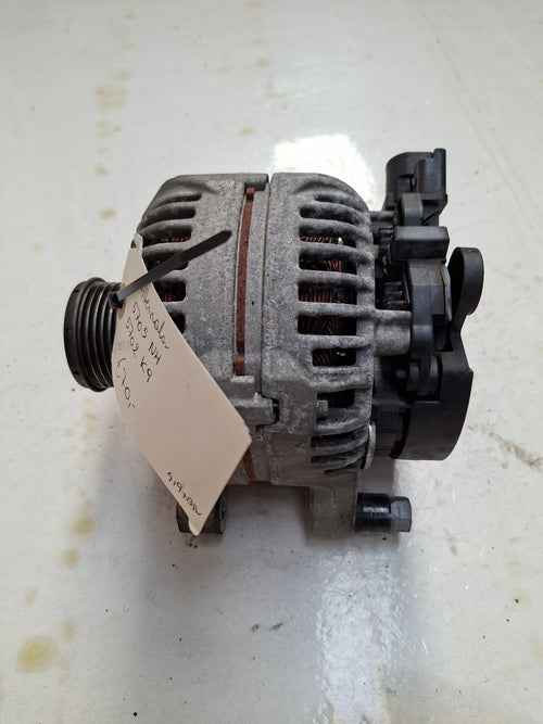 Originele alternator van een Peugeot Partner B9 (OEM 5705 NH / 5705 K9), bouwjaar 2008