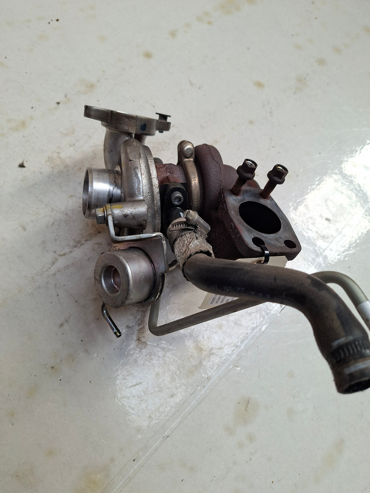 Originele turbo van een Peugeot Partner B9 (OEM 0375 N5 / 0375 Q4), bouwjaar 2008