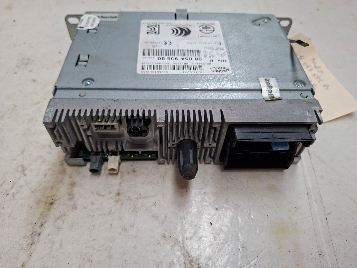 Originele radio van een Peugeot 208 (OEM 16 087 588 80 / 16 808 857 80), bouwjaar 2013