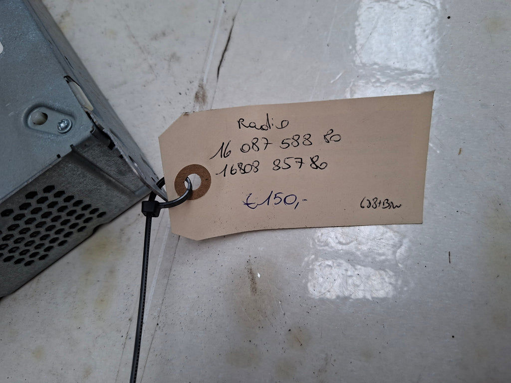 Originele radio van een Peugeot 208 (OEM 16 087 588 80 / 16 808 857 80), bouwjaar 2013
