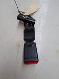 Originele gordelklikker links achter van een Peugeot 208 (OEM 16 074 129 XT), bouwjaar 2013