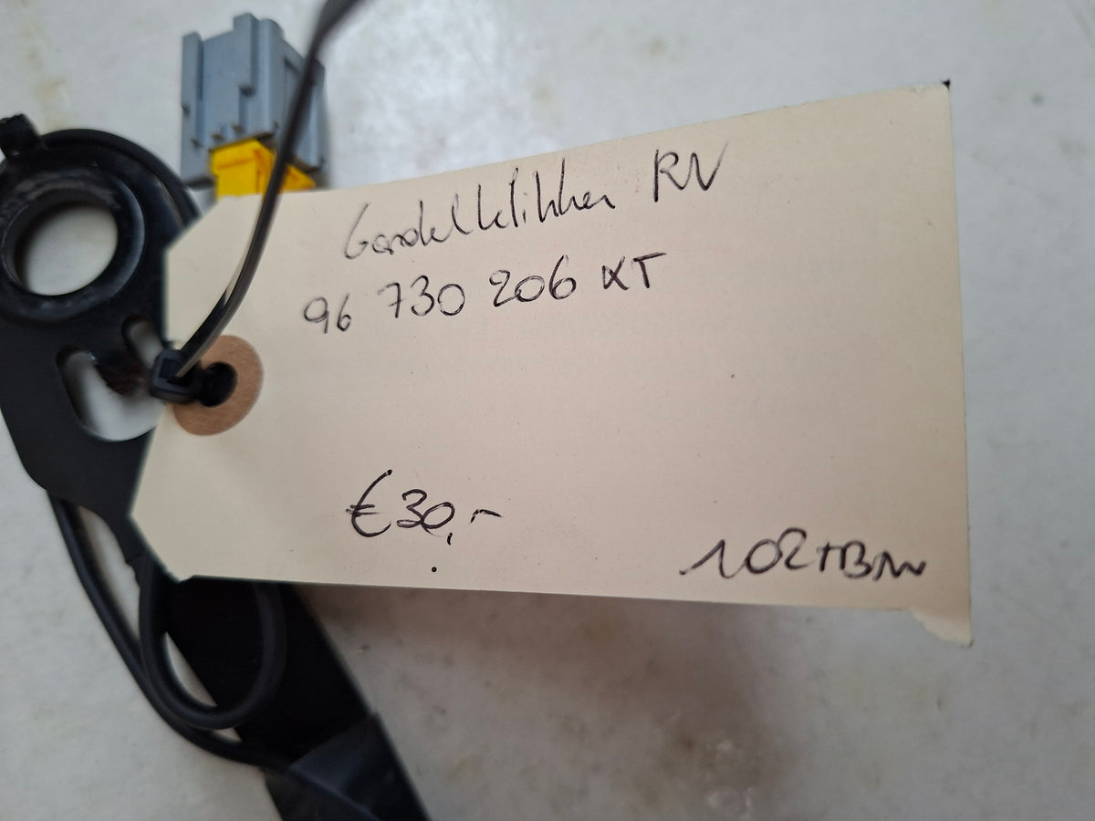 Originele gordelklikker rechts voor van een Peugeot 208 (OEM 96 730 206 XT), bouwjaar 2013