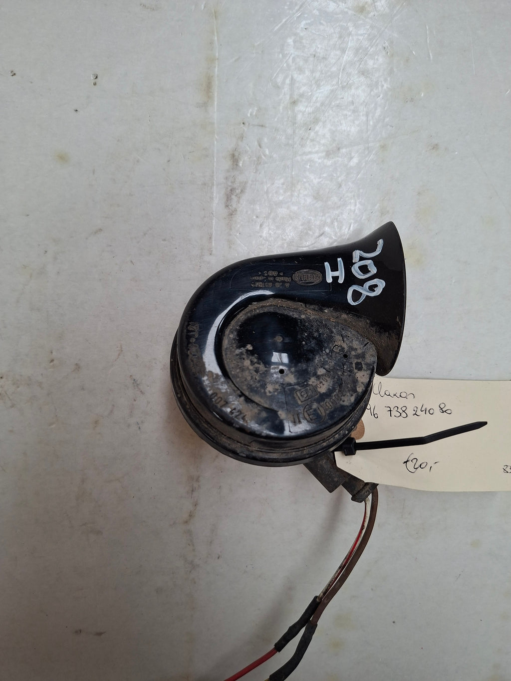 Originele claxon van een Peugeot 208 (OEM 96 738 240 80), bouwjaar 2013