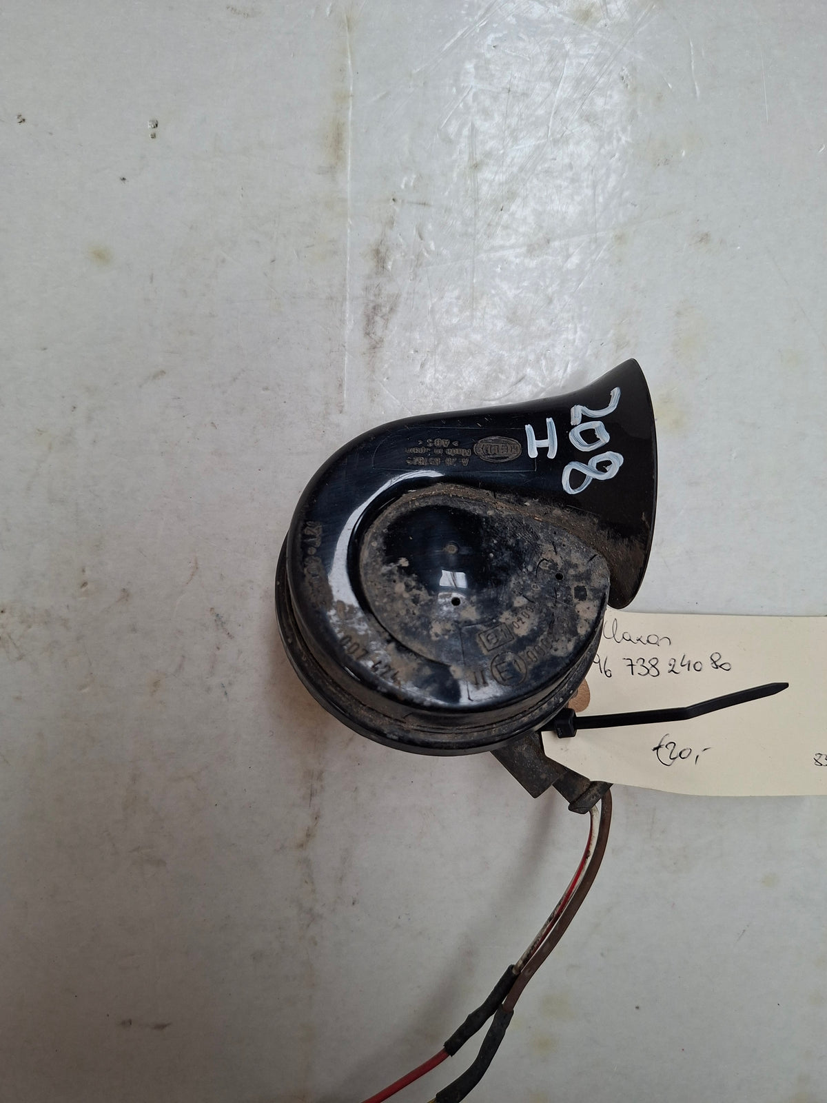 Originele claxon van een Peugeot 208 (OEM 96 738 240 80), bouwjaar 2013