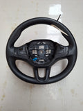 Origineel stuurwiel van een Peugeot 208 (OEM 96 739 503 ZD), bouwjaar 2013