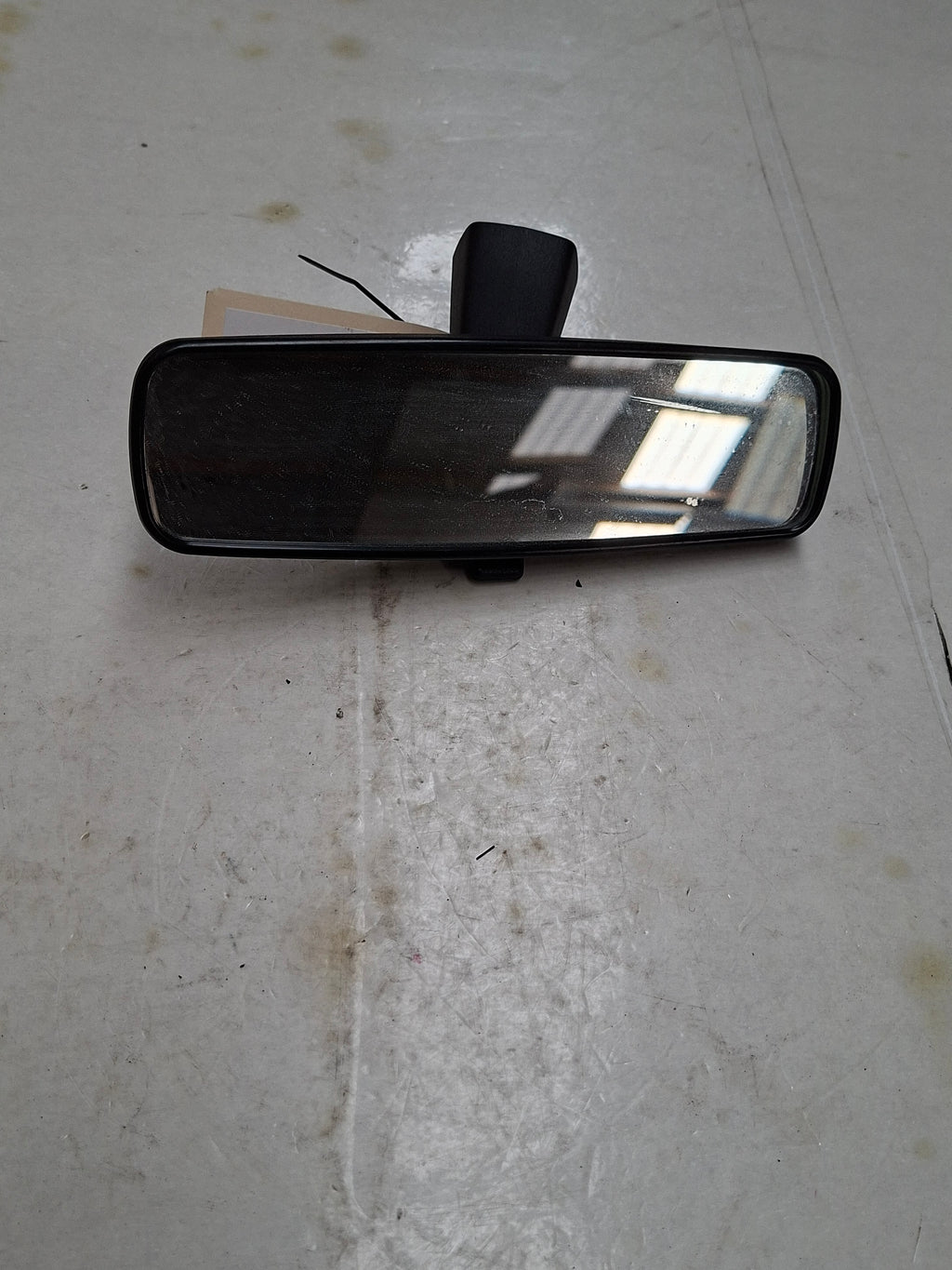 Originele binnenspiegel van een Peugeot 208 (OEM 8153 LN), bouwjaar 2013