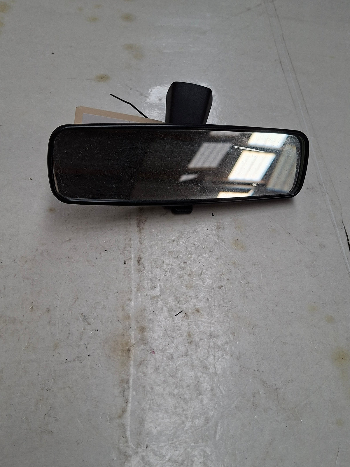 Originele binnenspiegel van een Peugeot 208 (OEM 8153 LN), bouwjaar 2013