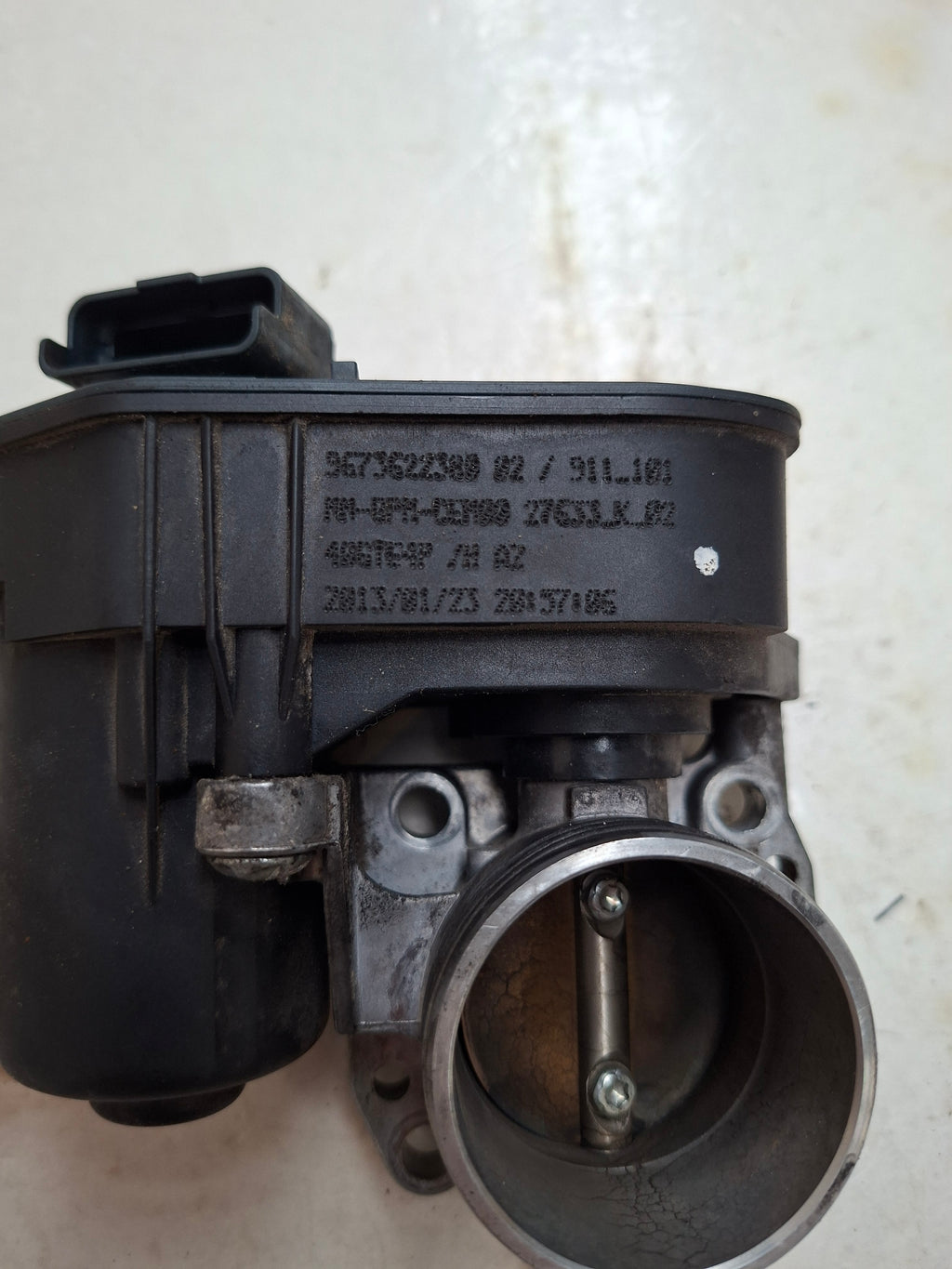 Originele gasklep van een Peugeot 208 (OEM 96 736 223 80 / 98 426 329 80), bouwjaar 2013