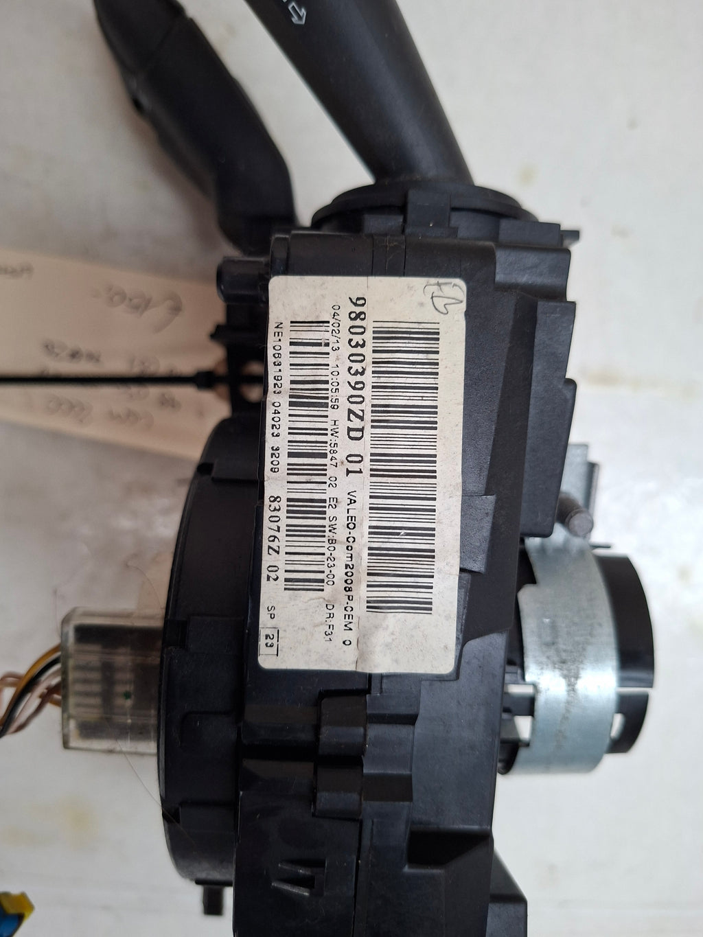 Originele COM2000 stuurkolomschakelaar van een Peugeot 208 (OEM 98 030 390 ZD / 98 081 767 ZD), bouwjaar 2013
