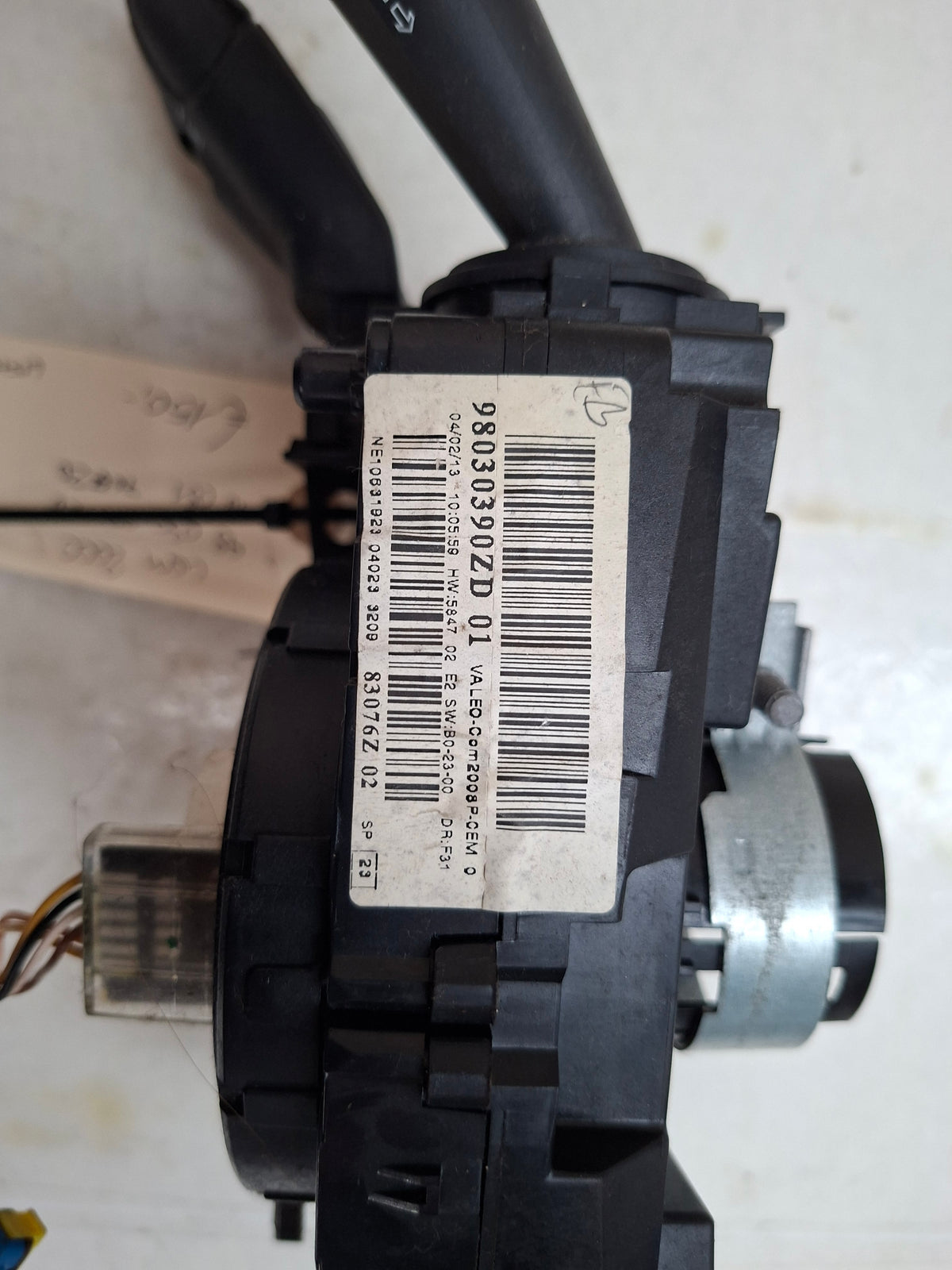 Originele COM2000 stuurkolomschakelaar van een Peugeot 208 (OEM 98 030 390 ZD / 98 081 767 ZD), bouwjaar 2013