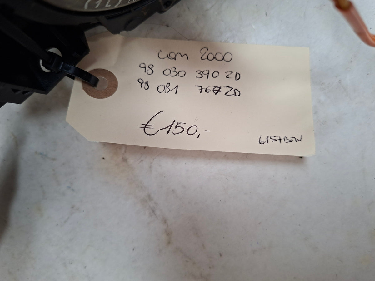 Originele COM2000 stuurkolomschakelaar van een Peugeot 208 (OEM 98 030 390 ZD / 98 081 767 ZD), bouwjaar 2013