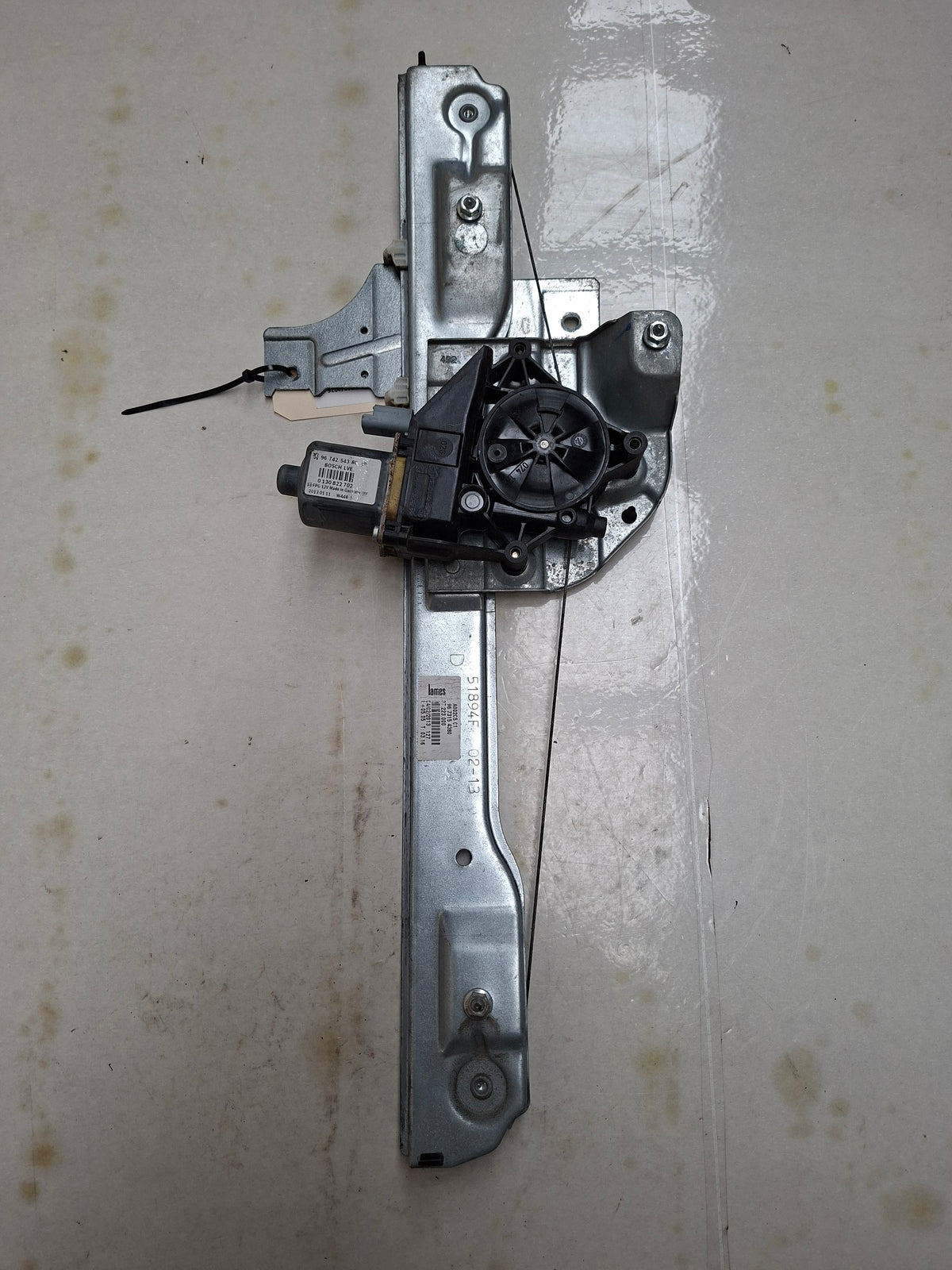 Origineel raammechanisme rechts voor van een Peugeot 208 (OEM 96 731 543 80), bouwjaar 2013