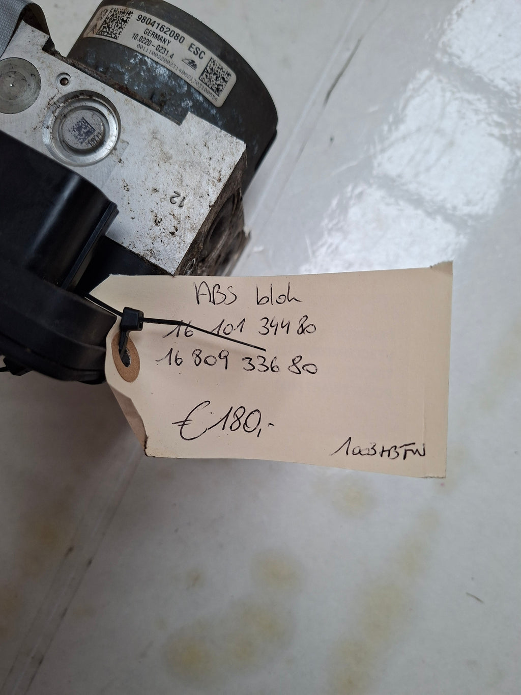 Origineel ABS-blok van een Peugeot 208 (OEM 16 101 344 80 / 16 809 336 80), bouwjaar 2013