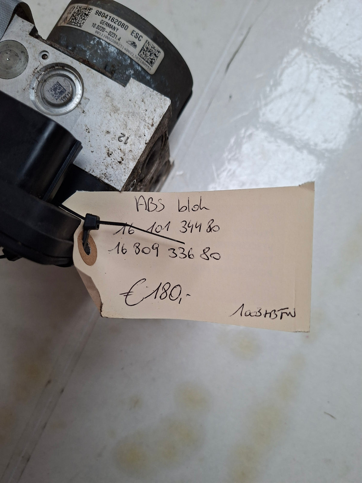 Origineel ABS-blok van een Peugeot 208 (OEM 16 101 344 80 / 16 809 336 80), bouwjaar 2013
