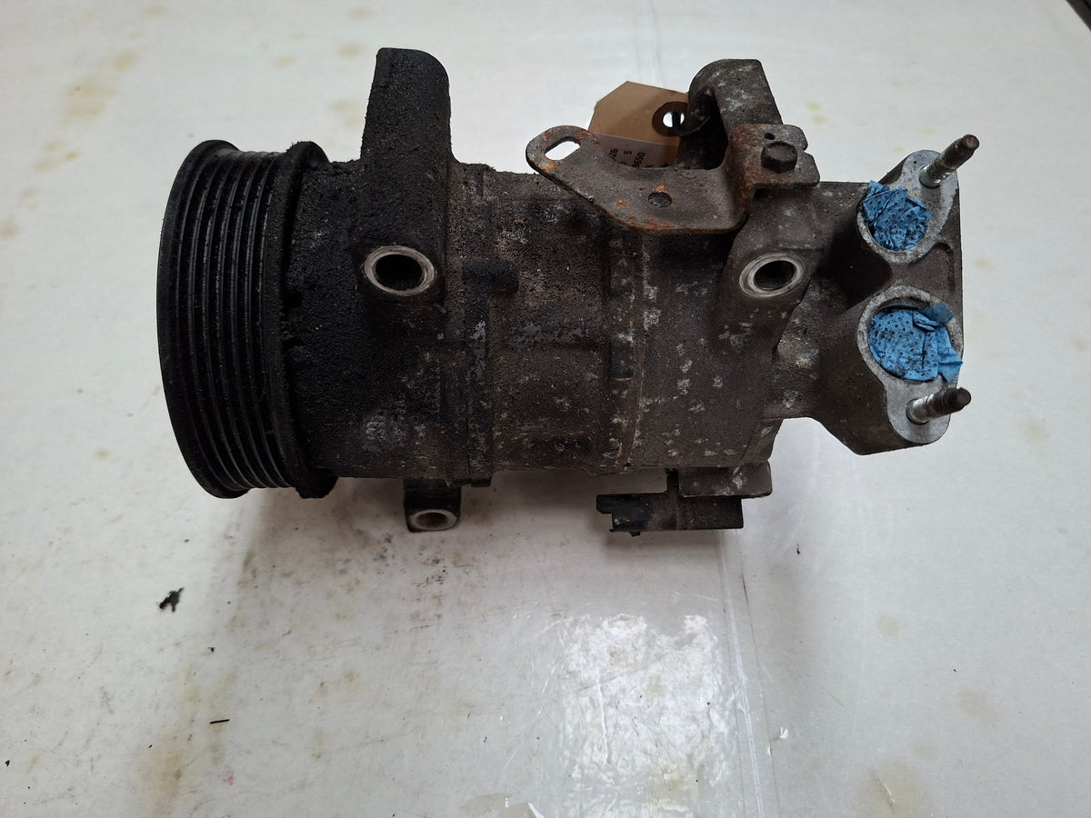 Originele aircocompressor van een Peugeot 208 (OEM 98 221 849 80 / 16 227 203 80), bouwjaar 2013