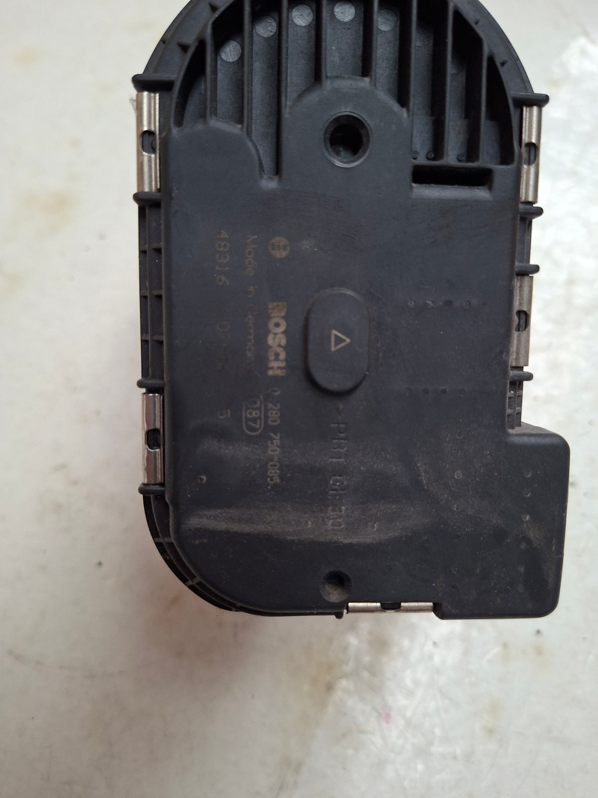 Originele gasklep van een Peugeot 206 (OEM 1635 Q9), bouwjaar 2004