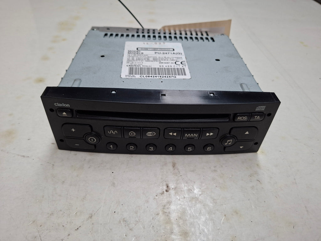 Originele radio van een Peugeot 206 (OEM 6564 RT), bouwjaar 2004