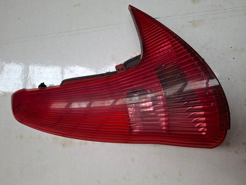 Origineel achterlicht rechts van een Peugeot 206 (OEM 6351 R4), bouwjaar 2004