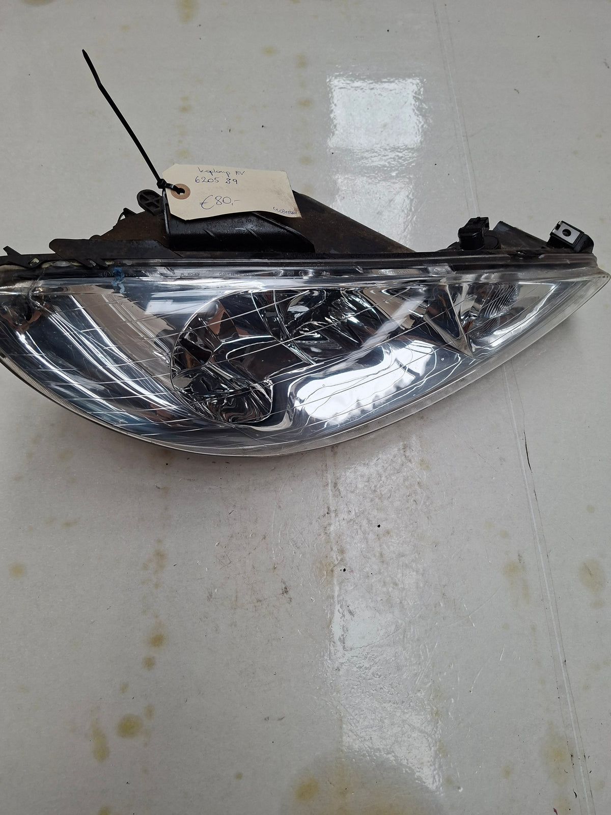 Originele koplamp rechts van een Peugeot 206 (OEM 6205 S9), bouwjaar 2004
